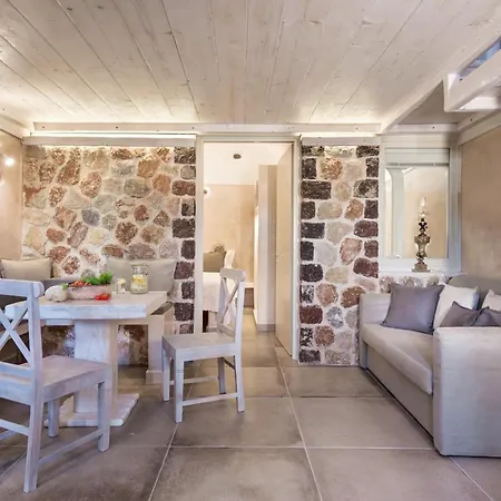 Villa Luxury Hariton Emporio (Santorini)