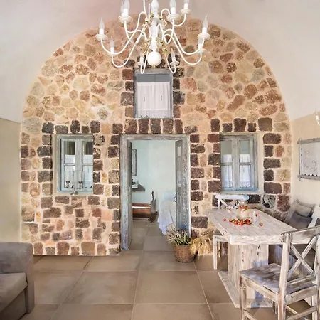 Villa Luxury Hariton Emporio (Santorini)