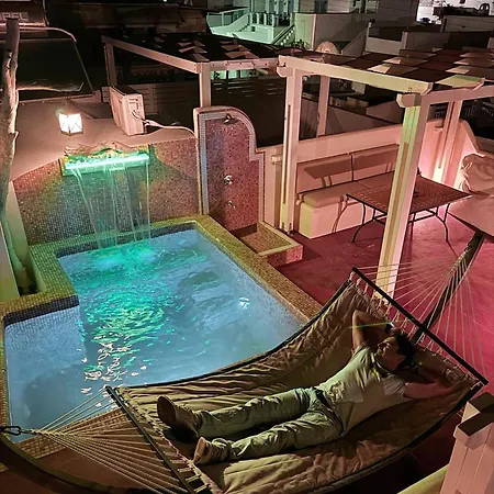 Luxury Hariton Emporio (Santorini)