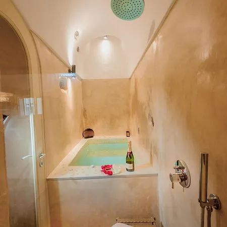 Luxury Hariton Emporio (Santorini)