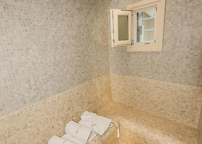 Luxury Hariton Villa Emporio (Santorini)