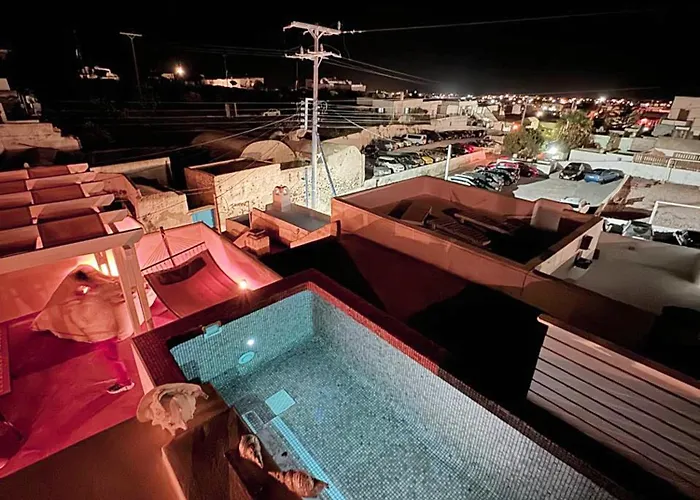 Luxury Hariton Emporio (Santorini)