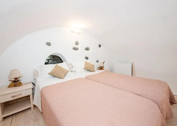 Luxury Hariton * Emporio (Santorini)