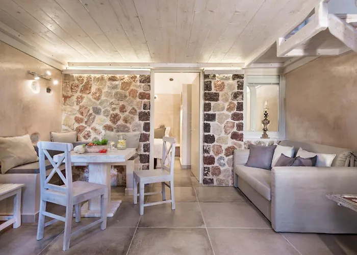 Vila Luxury Hariton Emporio (Santorini)