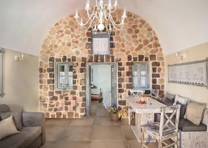 Vila Luxury Hariton Emporio (Santorini)