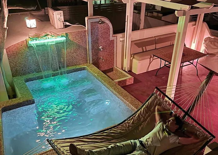 Luxury Hariton Emporio (Santorini)