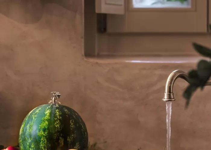 Luxury Hariton Emporio (Santorini)