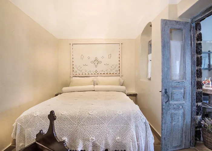 Vila Luxury Hariton Emporio (Santorini)