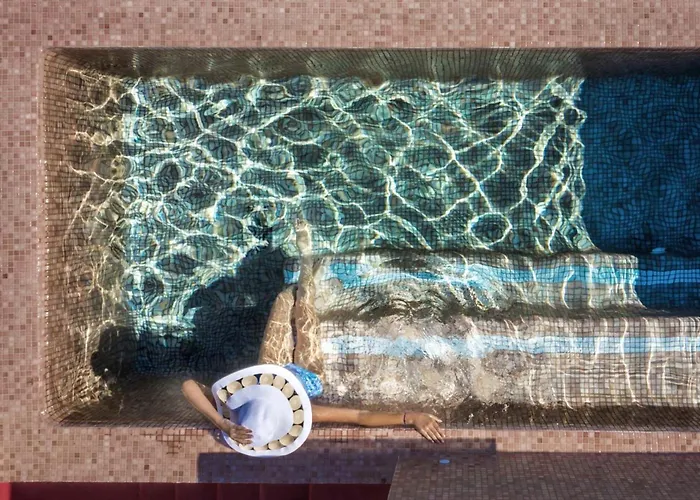 Luxury Hariton Emporio (Santorini)